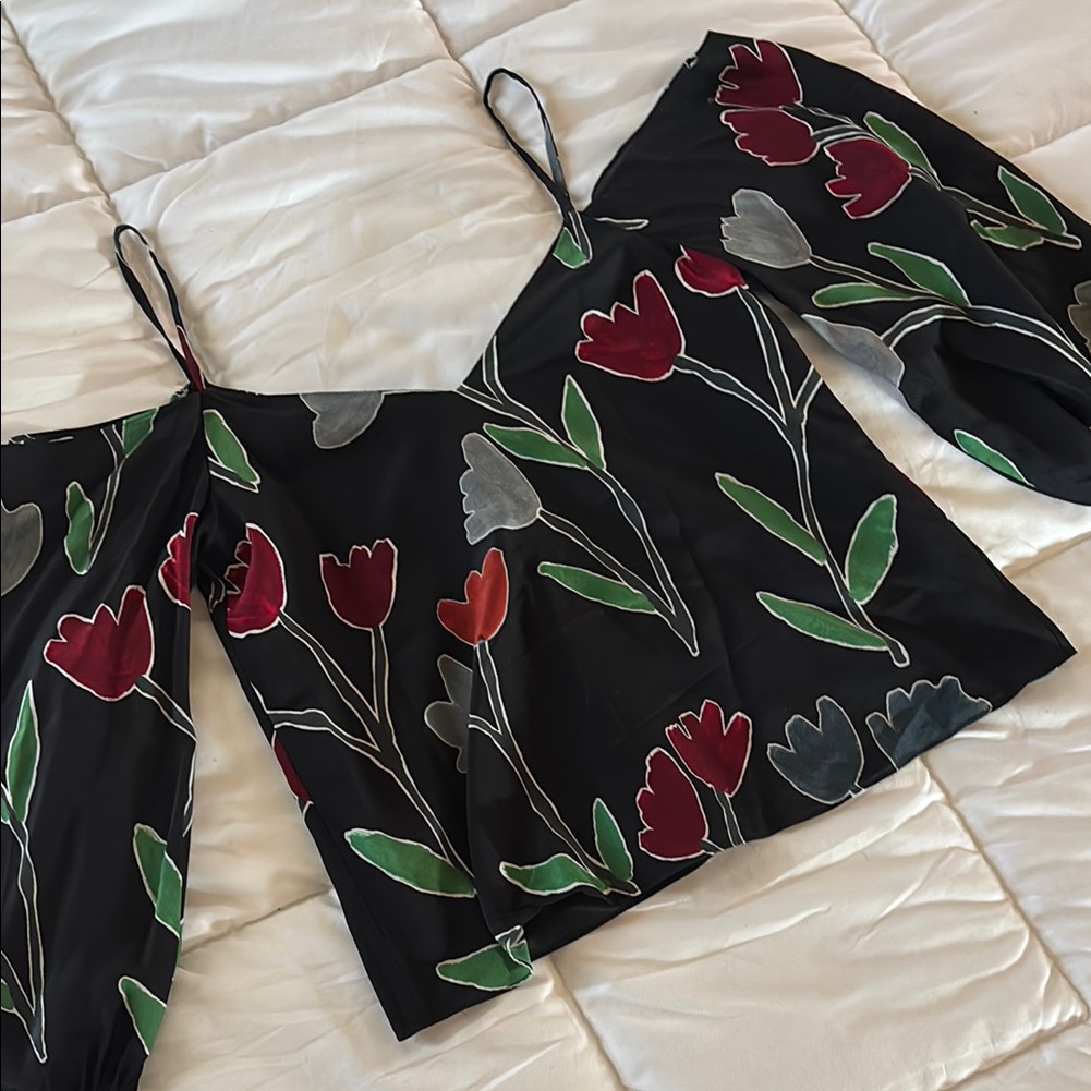 Alice + Olivia Silk Floral Black Top With Red And Green Accents Size S